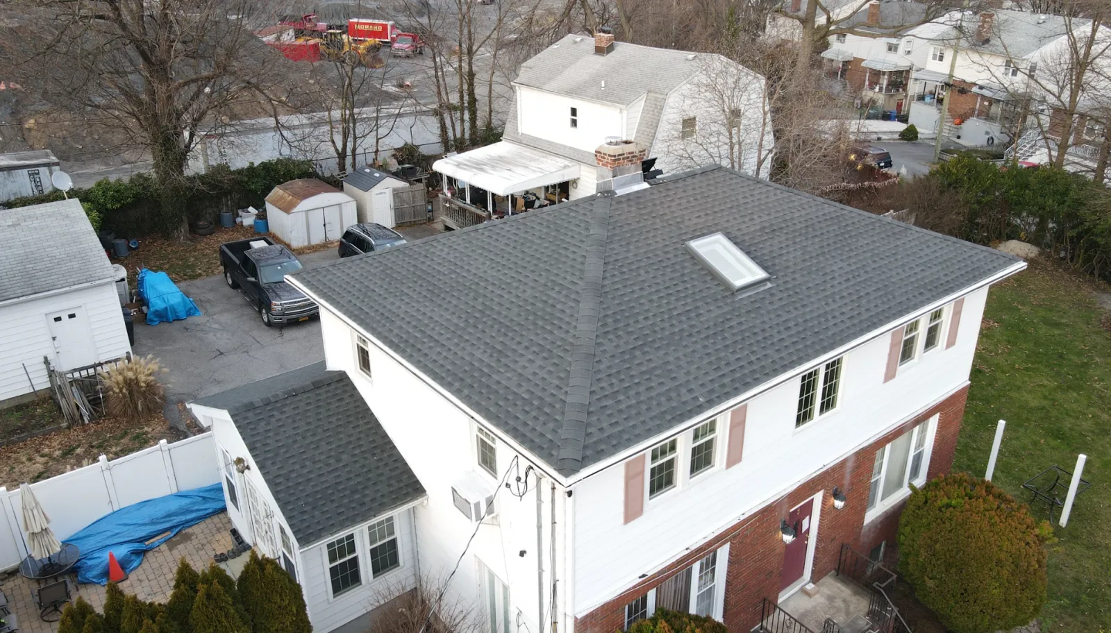 Residential shingle roof installed by Glen Roofing